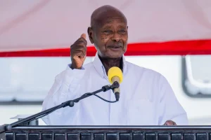 Uganda shuts border with Congo as suspected Ebola cases near 1,000