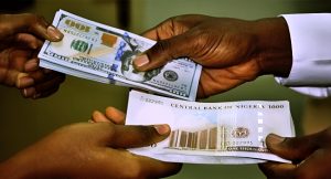 Naira weakens against dollar, closes May at N1,372/$