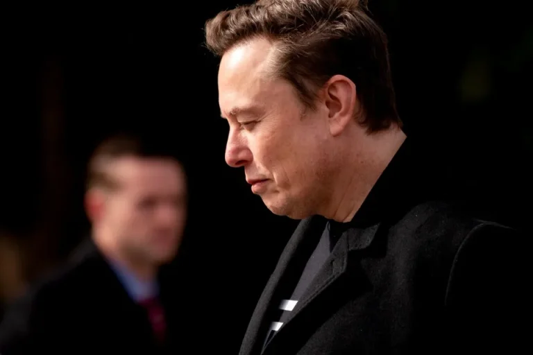 Elon Musk loses $350 billion in one week as SpaceX shares tumble